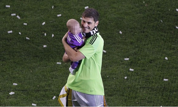 Casillas-hijo-efe-2014.jpg