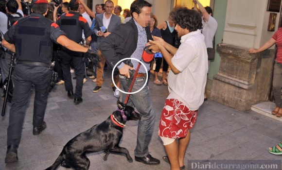 escolta-rajoy-pistola.jpg