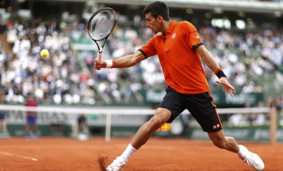 Djokovic-fondo-distorsionado-RolandGarros-2015-reuters.jpg