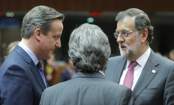 rajoy-cameron-consejo-europeo2-18feb-efe-580x350.jpg