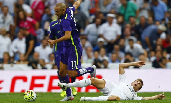 kroos-tumbado-amrabat-efe.jpg