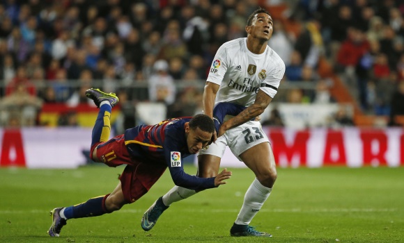 Danilo-Neymar-Clasico-2015-reuters.jpg