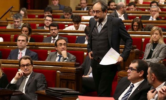 mas-banos-parlament-efe.jpg