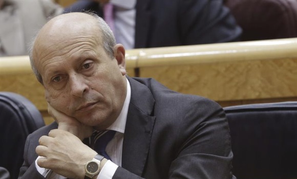 WERT-SENADO-PENSATIVO-EFE.jpg