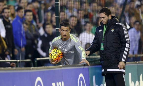 CR7-balon-recogepelotas-2016-reuters.jpg