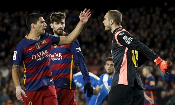 Luis-Suarez-Pau-Espanyol-pique-2015-Reuters.jpg