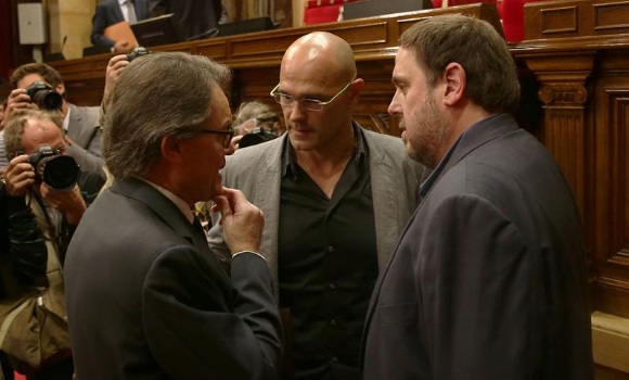 romeva-mas-junqueras-parlament-efe.jpg