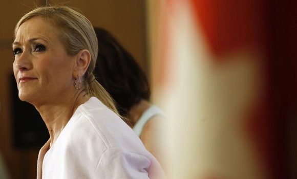 cifuentes-bandera-madrid-efe.jpg