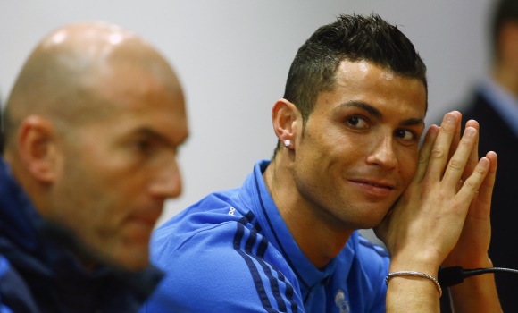 CR7-mira-zidane-2016-reuters.jpg
