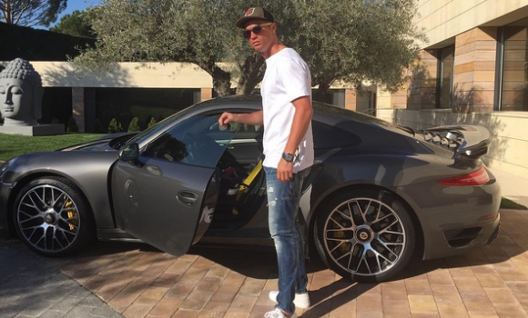 cristiano-coche.jpg