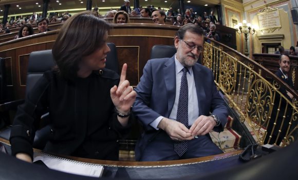 santamaria-ordenes-rajoy-efe.jpg