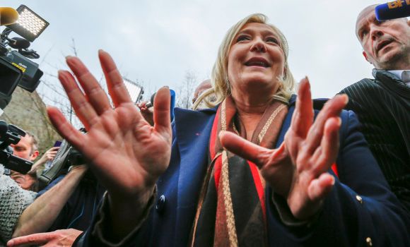 marine-le-pen-manos.jpg