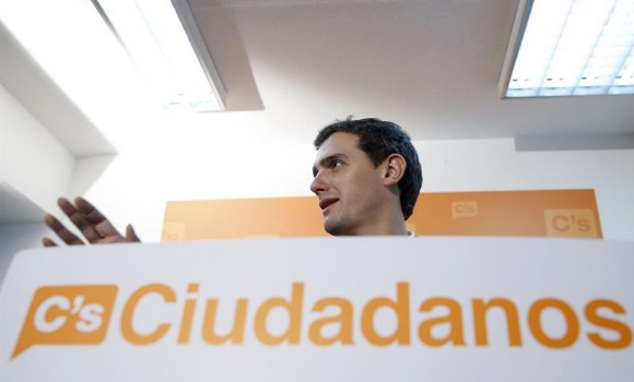 rivera-atril-ciudadanos-20oct-efe.jpg