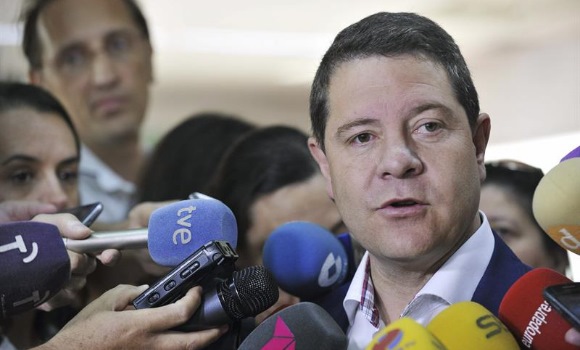 PSOE y Podemos alcanzan un acuerdo para la investidura de García-Page en Castilla-La Mancha