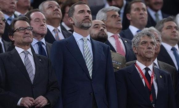 arturmas-pitada-himno-efe.jpg