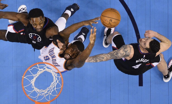 Ibaka-rebote-2016-efe.jpg