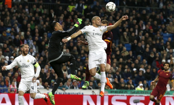Keylor-Navas-despeja-Champions-2016-efe.jpg
