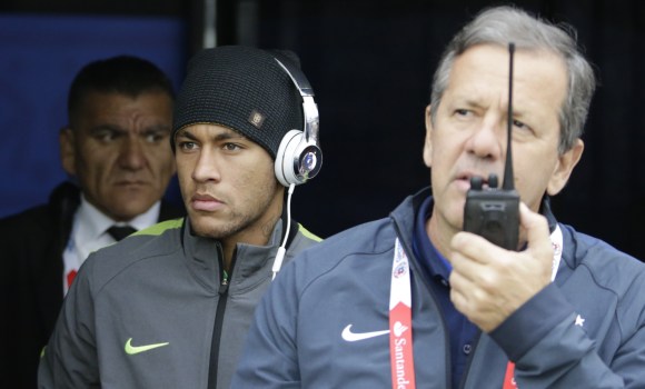 Neymar-sale-Brasil-2015-reuters.jpg