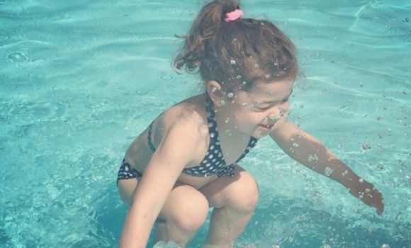 nina-agua-efecto-optico.jpg