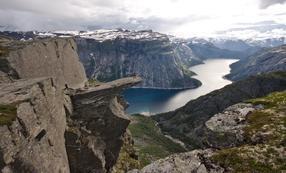 trolltunga-noruega-wikipedia.jpg