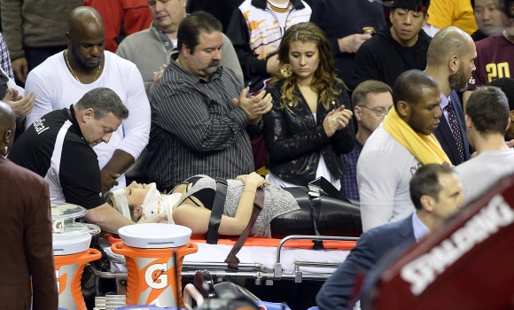 Ellie-Day-Lebron-James-collarin-2015-reuters.jpg