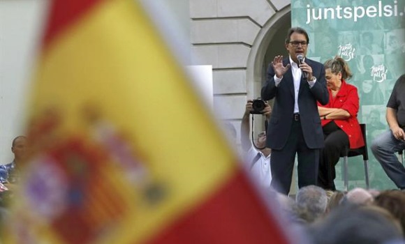 artur-mas-bandera-espana-efe.jpg