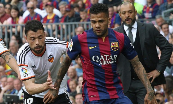 Alves-JaviFuego-Valencia-efe-2015.jpg