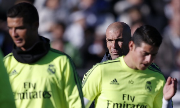 Zidane-Entreno-James-CR7-2016-reuters.jpg