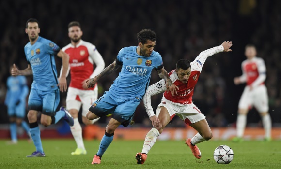 Alves-Arsenal-Alexis-Reuters-2016.jpg