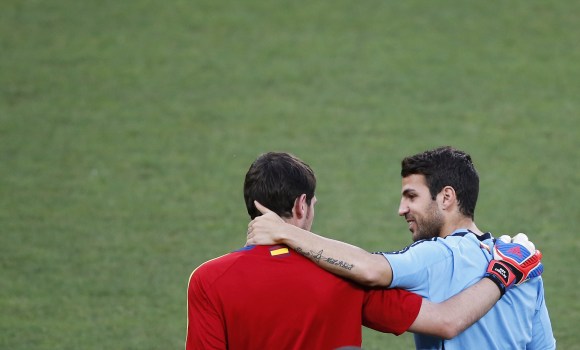 Casillas-Abrazo-Cesc-2015-Reuters.jpg