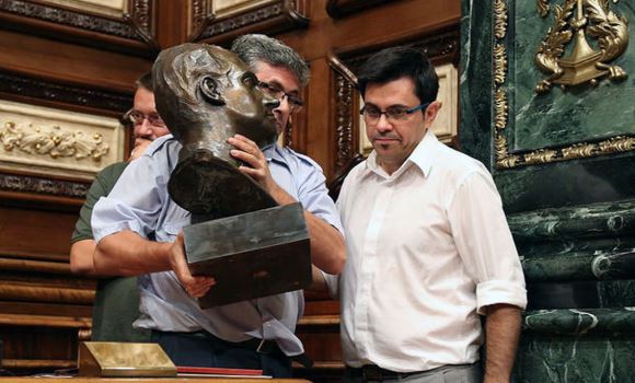 busto-rey-barcelona-retirada.jpg