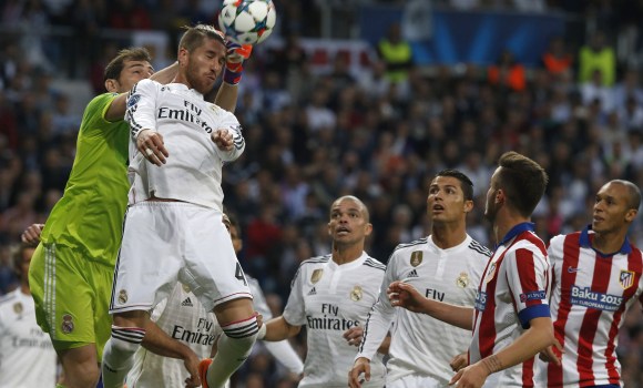 Casillas-despeje-Ramos-2015-efe.jpg
