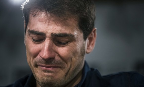 Casillas-lagrimas-2015-despedida-efe.jpg