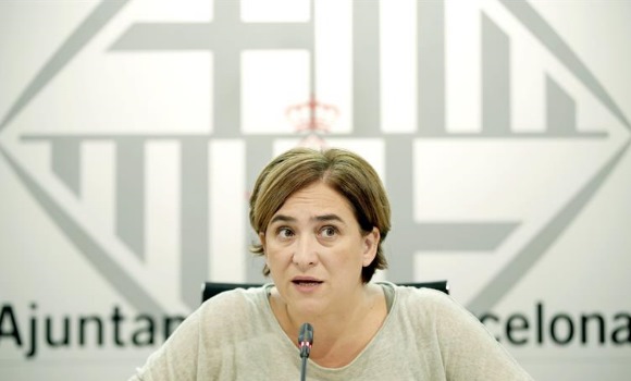 colau-ayuntamiento-barcelona-efe.jpg