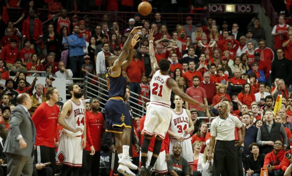 LeBron-salto-2015-triple-efe.jpg