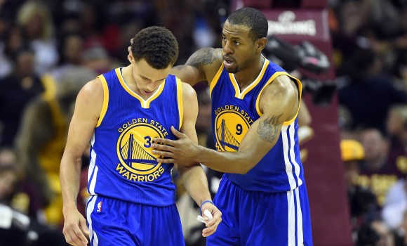 Curry-Iguodala-2015-reuters.jpg