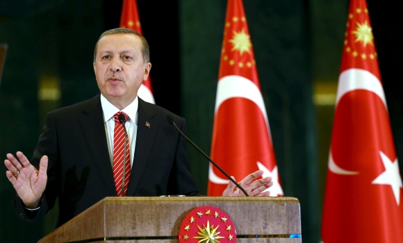 erdogan-2015-reuters-banderas.jpg