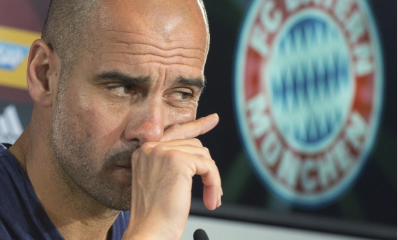 Guardiola-escudo-Bayern-2016-efe.jpg
