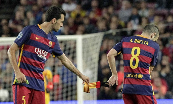 Iniesta-Busquets-brazalete-cambio-2015-efe.jpg