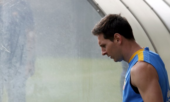 Messi-entrenamiento-cabizbajo-2015-reuters.jpg