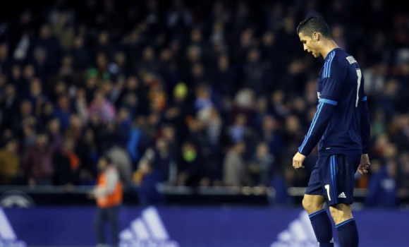 CR7-cabizbajo-2016-Mestalla-EFE.jpg