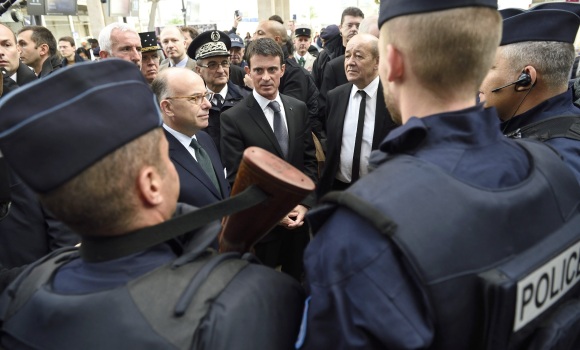 manuel-valls-policia-efe.jpg