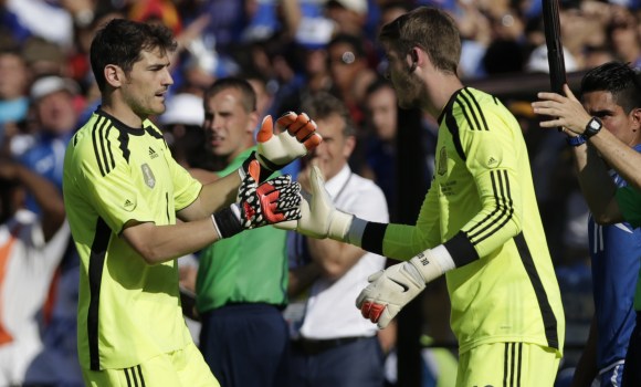 Casillas-DeGea-Cambio-espana-2015-reuters.jpg