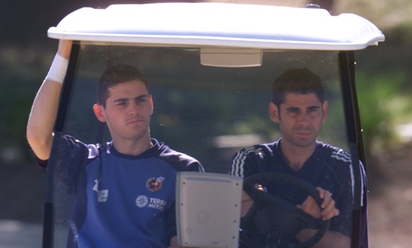 Casillas-Hierro-2002-reuters.jpg