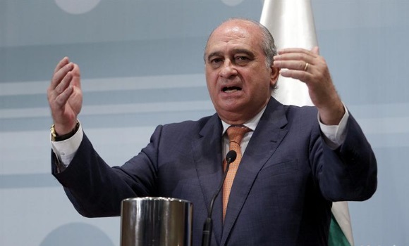 fernandez-diaz-manos-efe.jpg