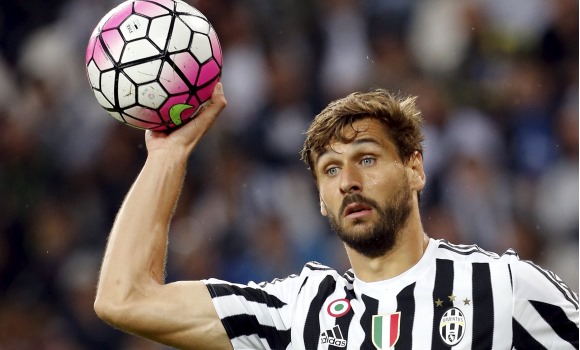 Llorente-balon-brazo-2015-reuters.jpg