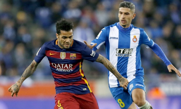 Alves-Espanyol-2016-efe.jpg