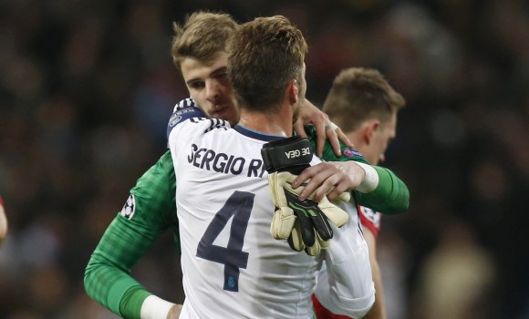 Ramos-Abrazo-DeGea-2013-efe.jpg