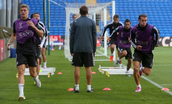 Kroos-Bale-entreno-Cardiff-2014-efe.jpg