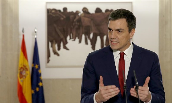 sanchez-abrazo-24feb16-efe.jpg